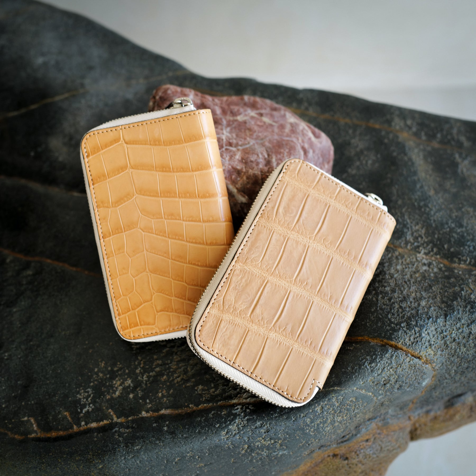 CRISTY SMART MID WLT.5｜ヌメクロコの経年変化が楽しめる本革ミニ財布