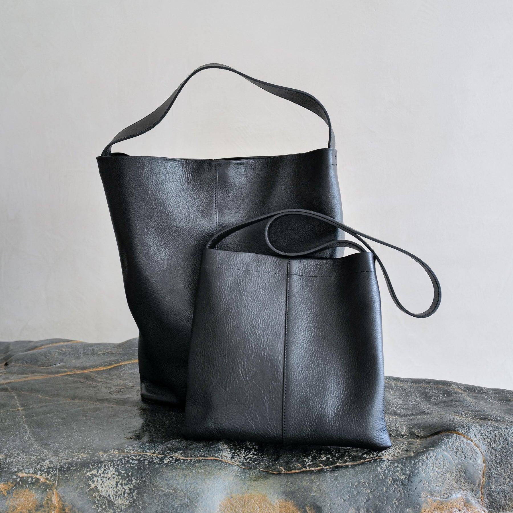 MARY BUCKET SHOULDER MM / RAPTO FLEX | Elegant leather lightweight