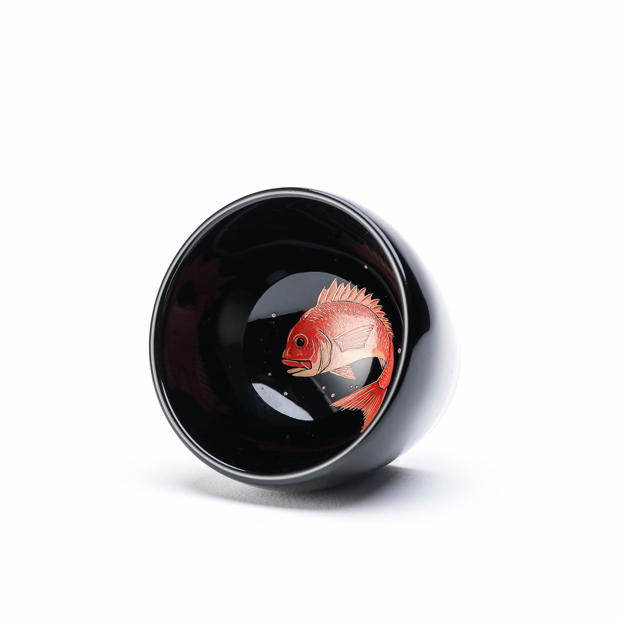 輪島塗 ぐい呑み | 魚泳ぐ | 鯛 | 田谷漆器店【ご納品まで約1年】