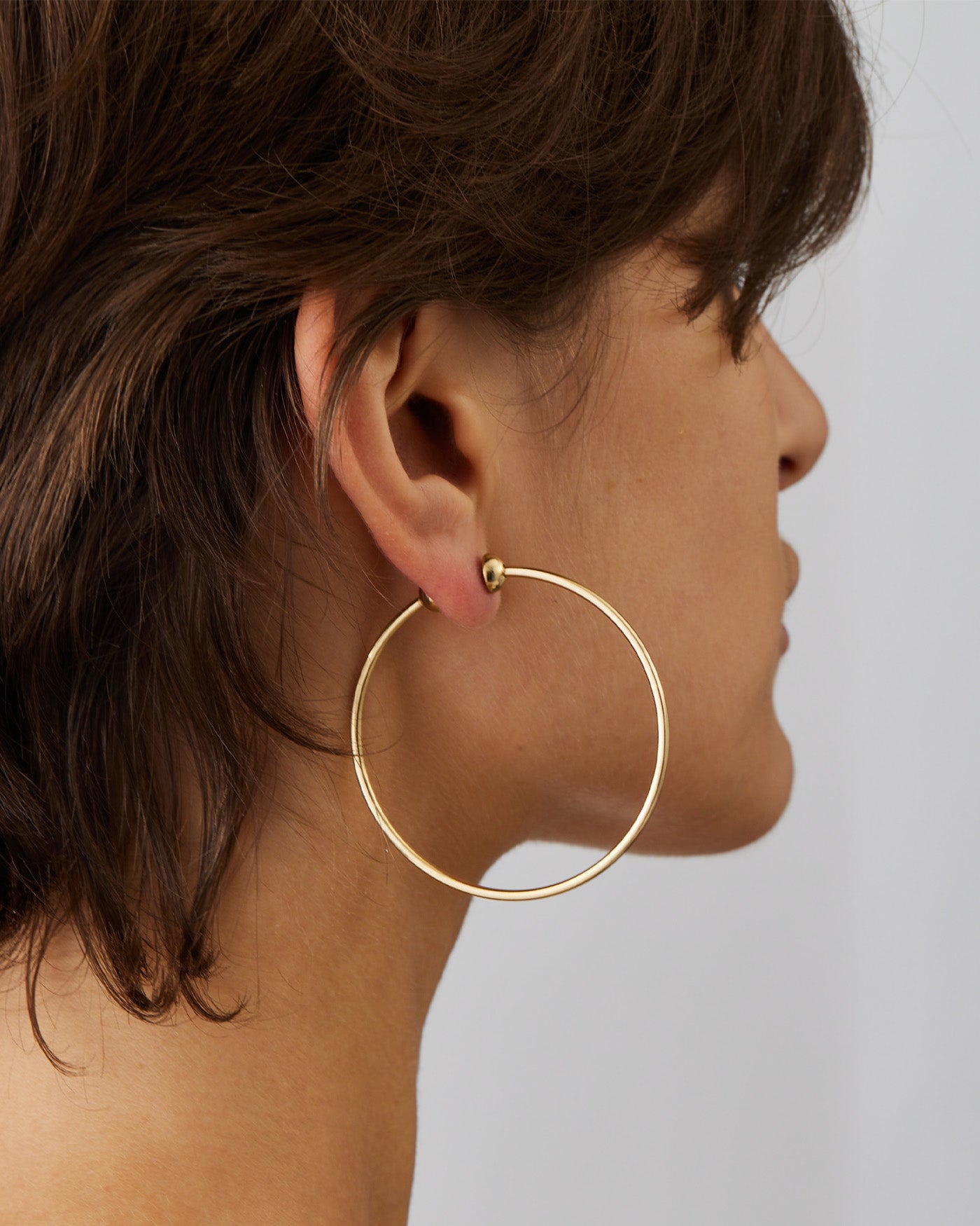 Icon Hoops Medium | Thin Gold Hoop Earrings | JENNY BIRD Canada