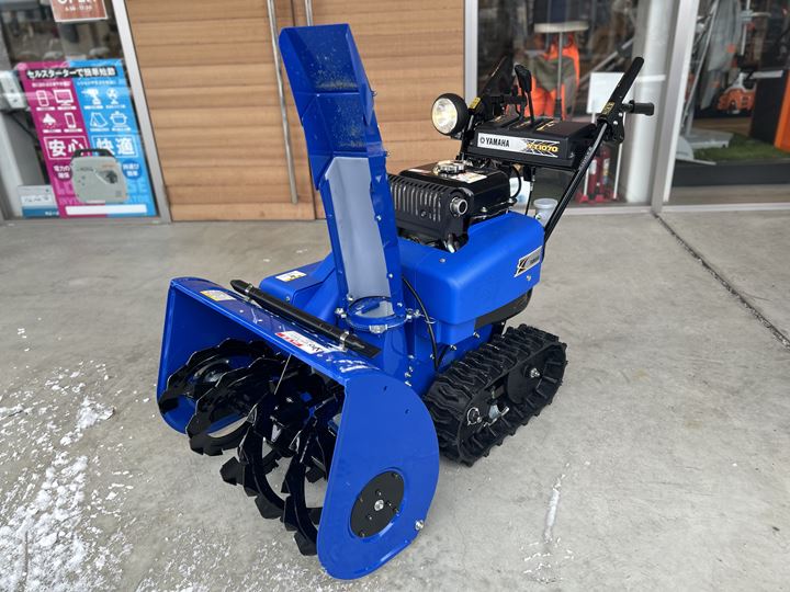 青色 イセキ除雪機 キャタピラ式 青色 イセキ除雪機 キャタピラ式