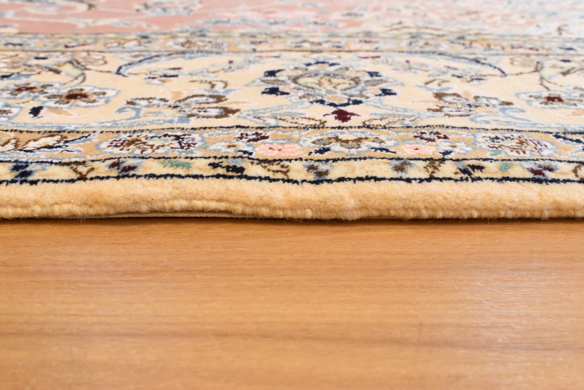 ペルシャ絨毯 イラン ナイン産リビングサイズ 200×307