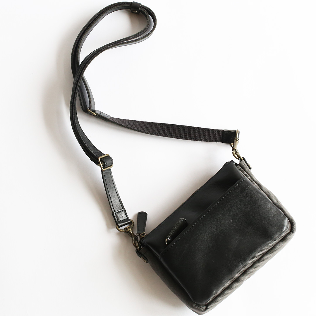 スワローテイル 革と帆布の3層ミニショルダーバッグ | 香久山鞄