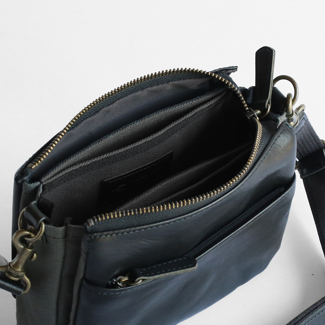 スワローテイル 革と帆布の3層ミニショルダーバッグ | 香久山鞄