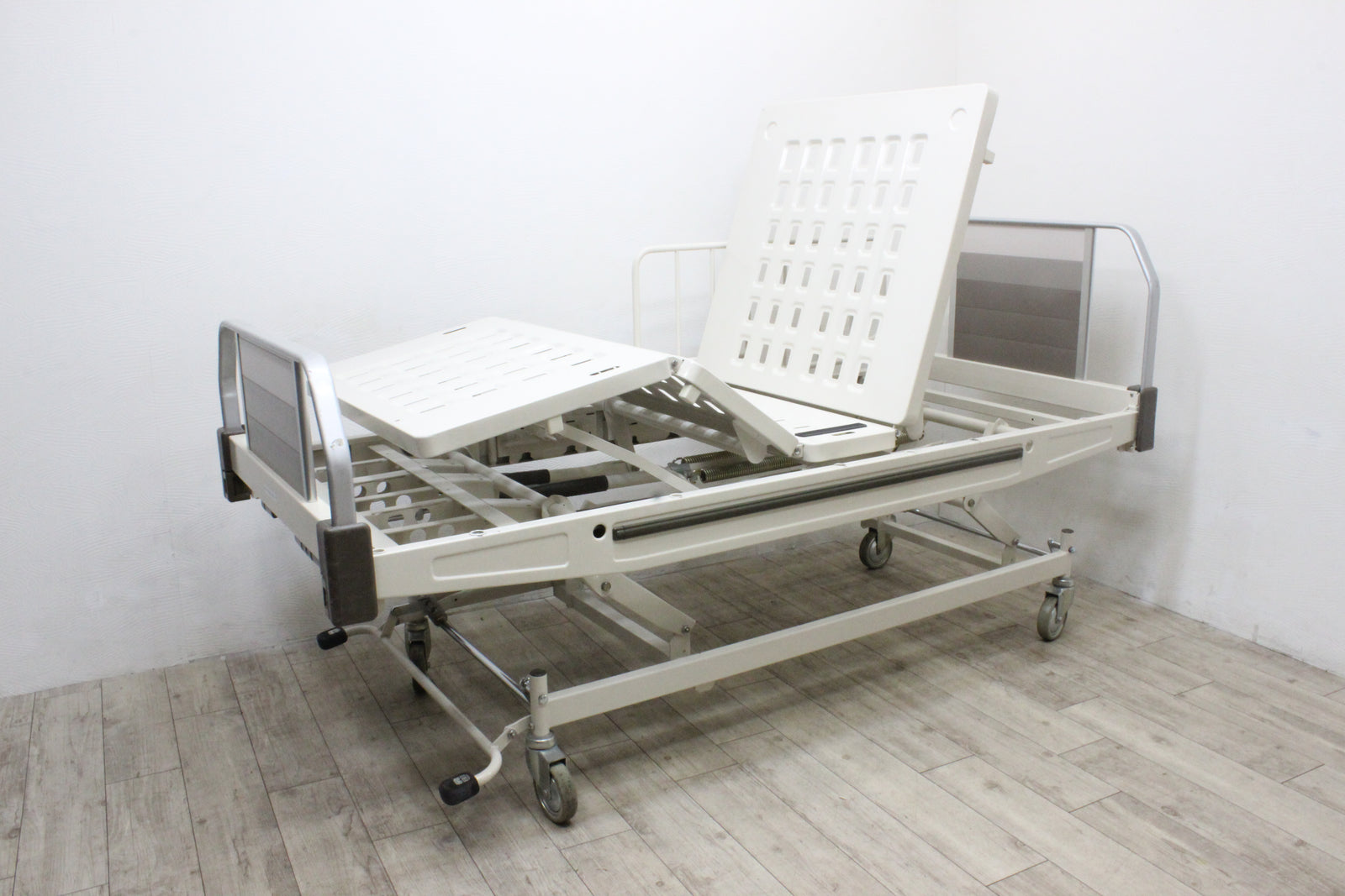 法人限定】（中古）パラマウントベッド 3クランク［頭・足・高さ 調節