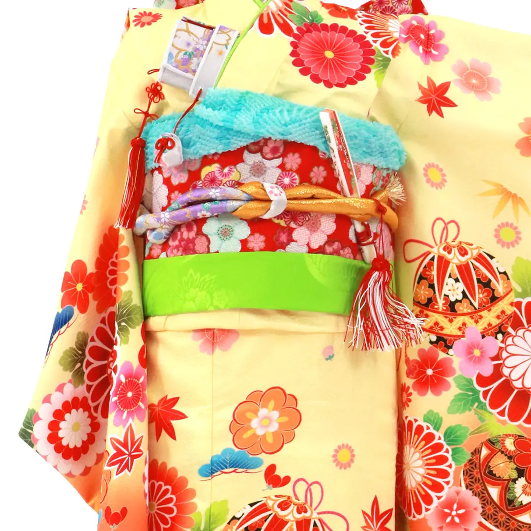 クリームとオレンジ地に鞠と菊の着物／七五三・七歳女の子 | 宅配着物