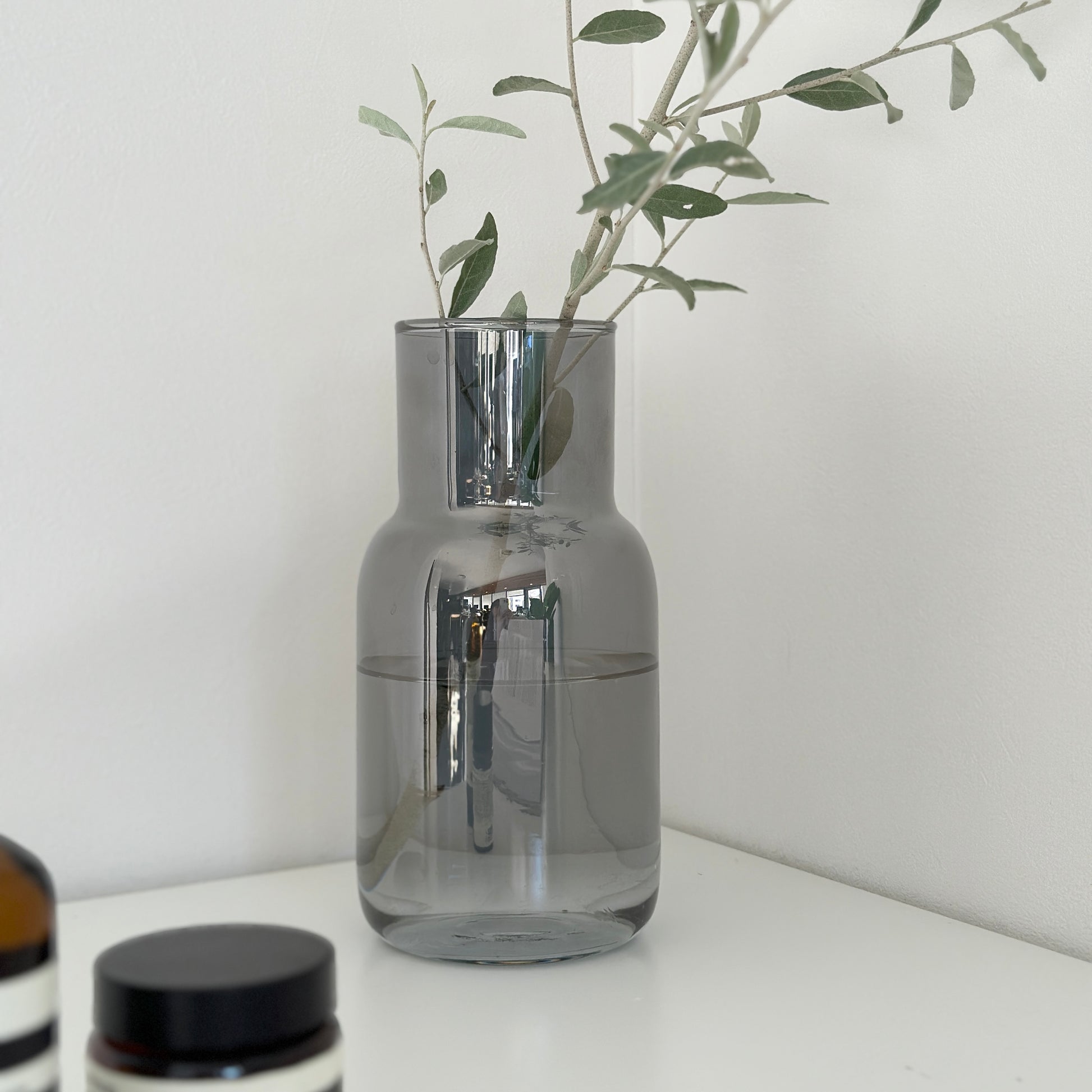 フラワーベース｜スモークグレーミドルベース - territory