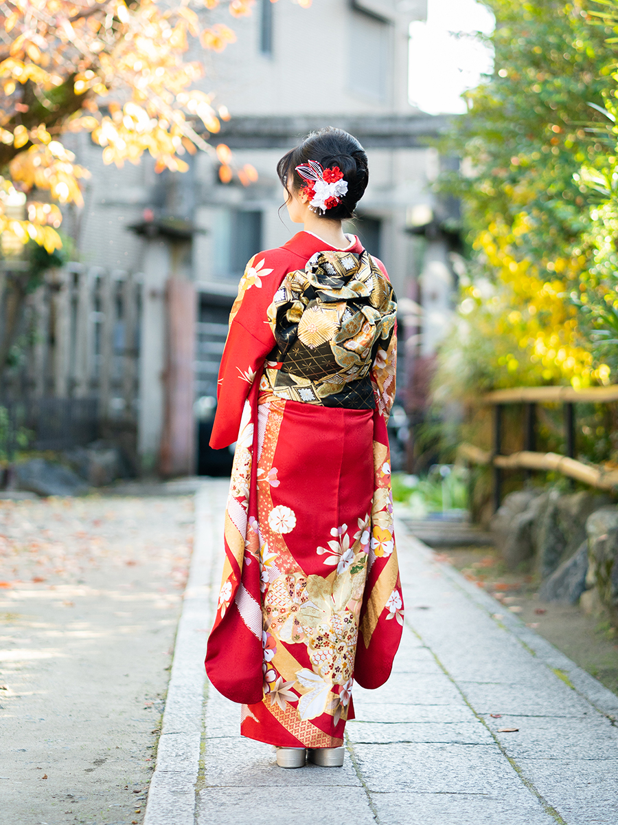 高級の金駒刺繍振袖レンタル】赤色・豪華花の古典柄・M Lサイズ 品番k