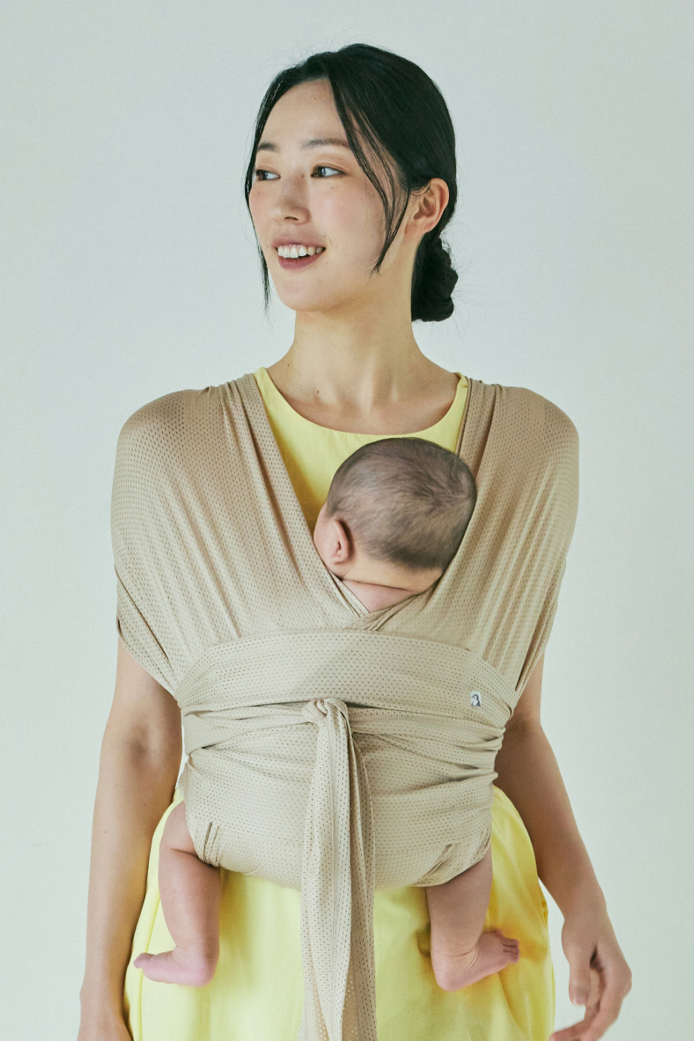 コニー抱っこ紐FLEX AirMesh™ | 通気性の良いメッシュ素材。新生児から