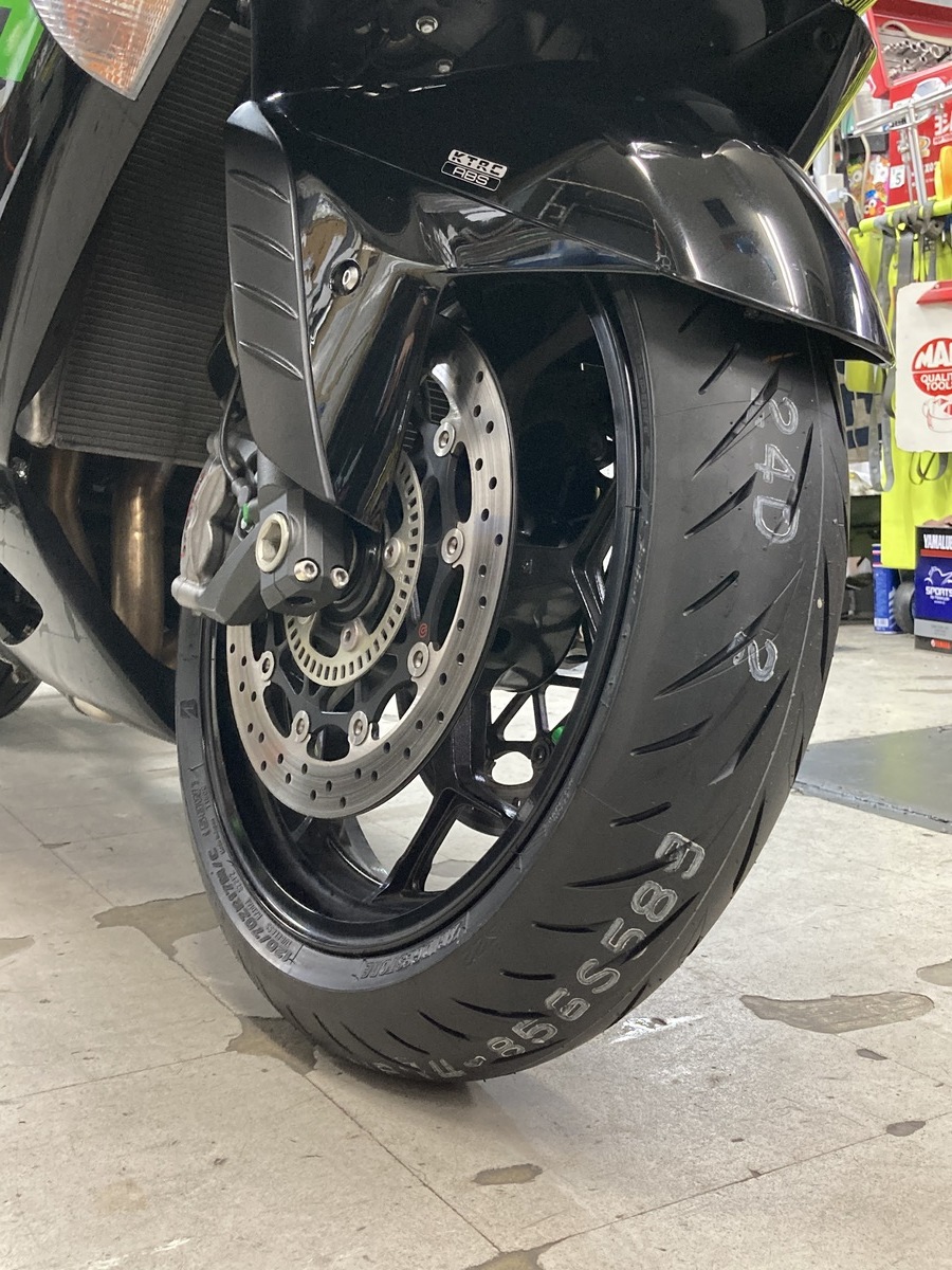 カワサキ ZX-14R ブリヂストン S22 前後タイヤ交換: バイク用品店