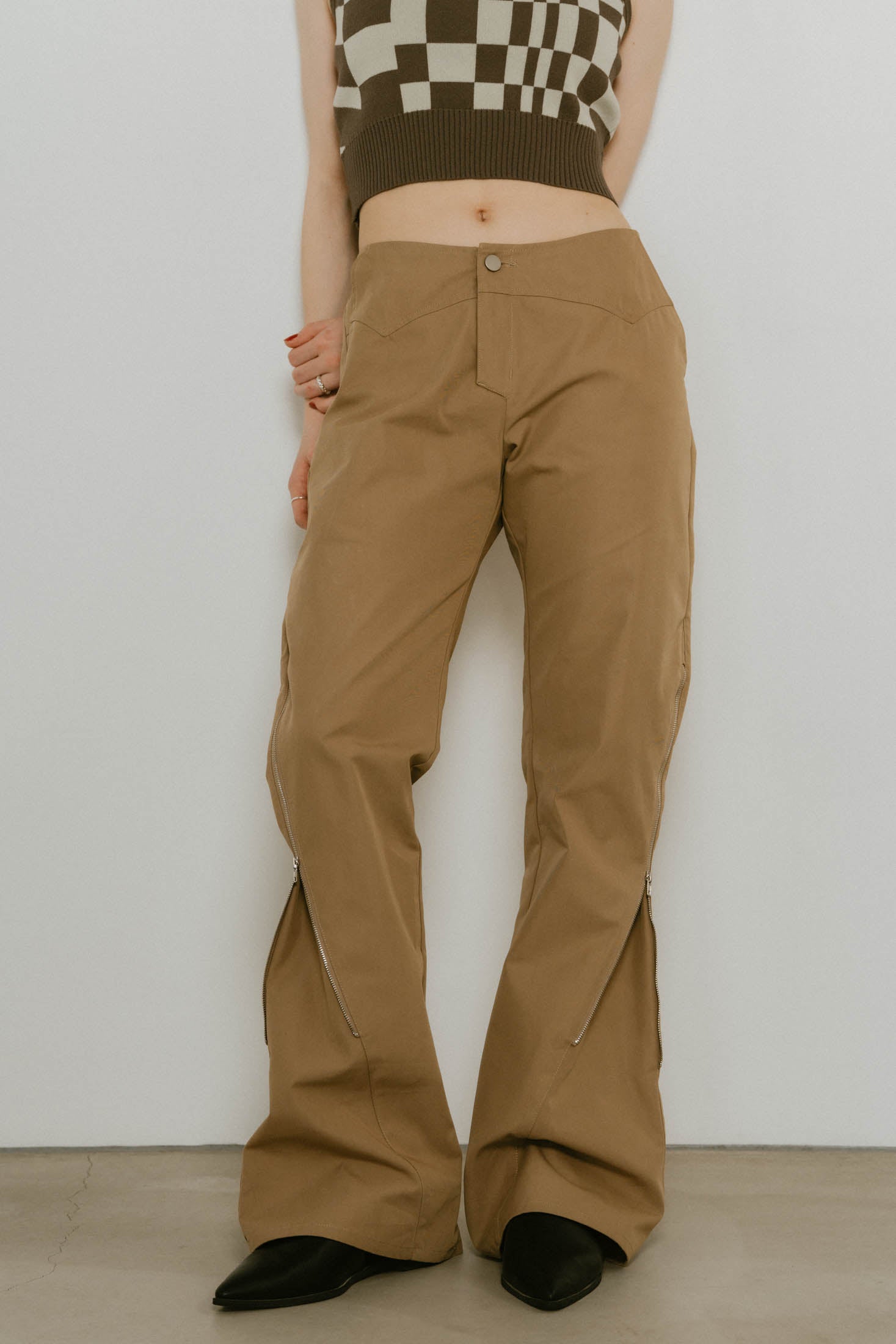 2piece zip flare pants/beige | KNUTH MARF
