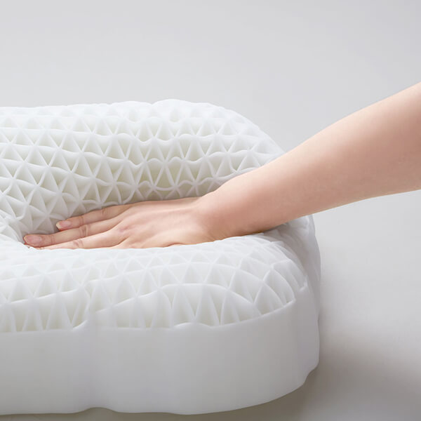 雲のやすらぎプレミアム フィットピロー｜雲の上で寝ているような