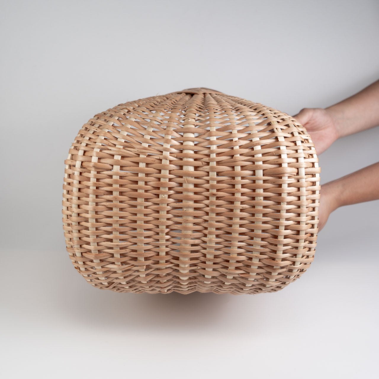 ラトビアの工房で作るハンドメイドかご | マッシュルームバスケット M