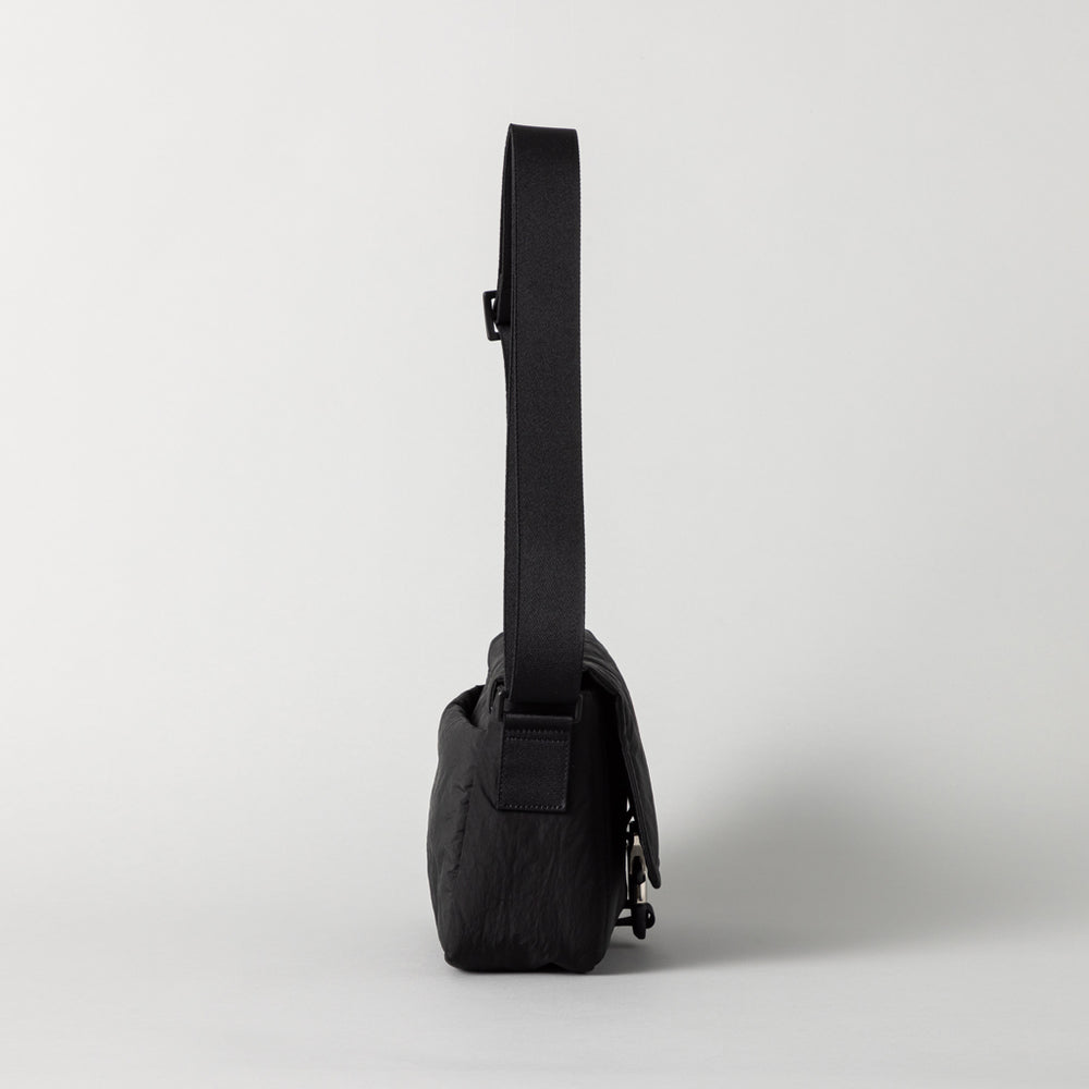 ONLINE限定】ふかふか塩縮ナイロン ミニメッセンジャーバッグ – kuros