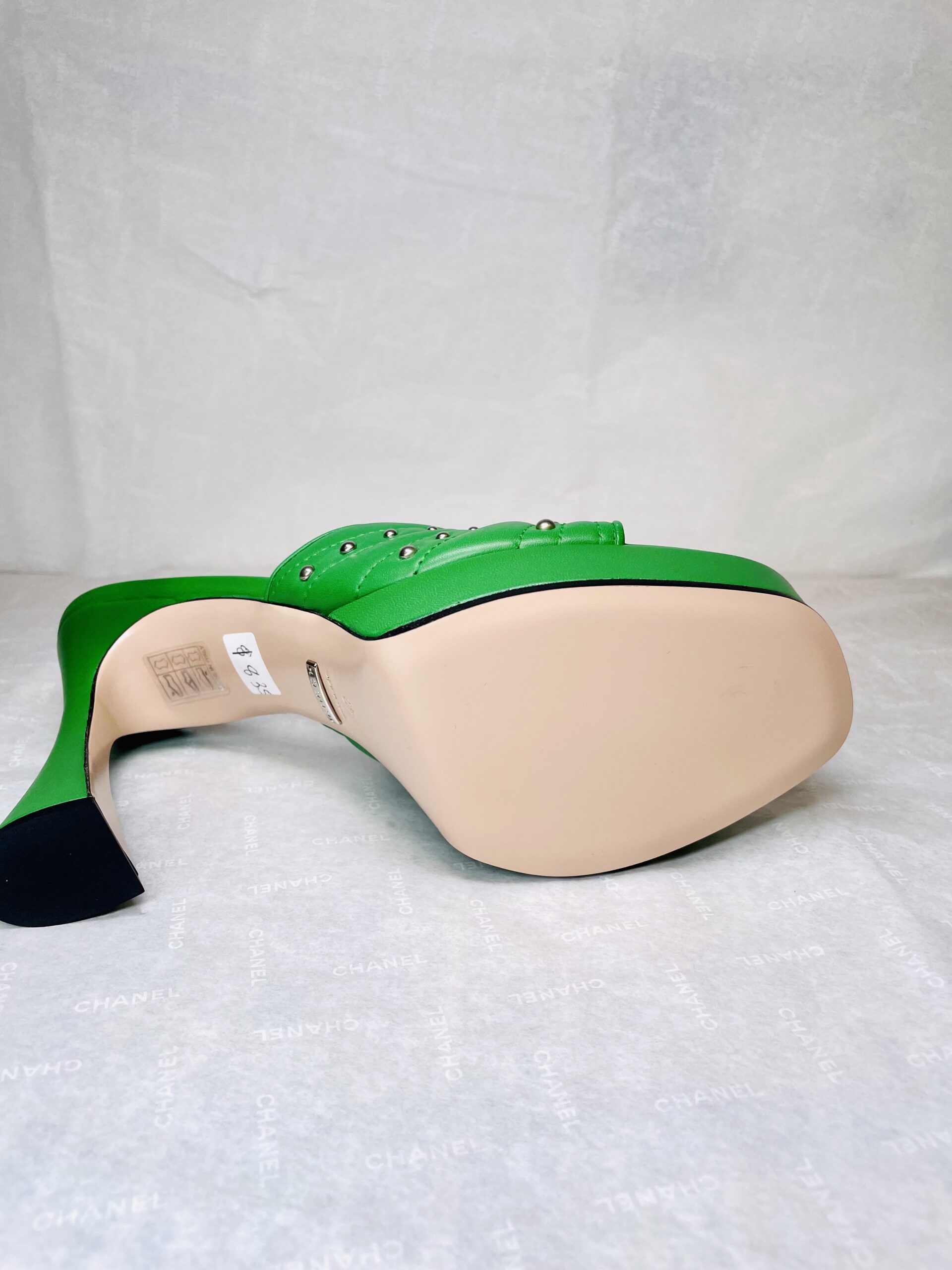 GUCCI GREEN EMBELISHED LEATHER PLATFORM HEELS - LeBonday