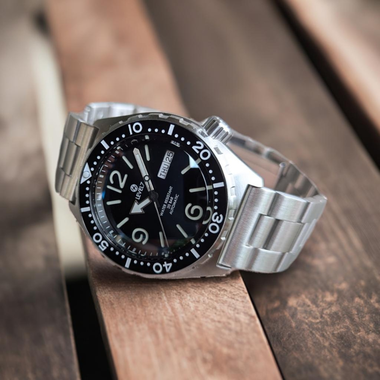 セミカスタム腕時計「LV1-ARFBK」｜20気圧防水 自動巻きメンズウォッチ