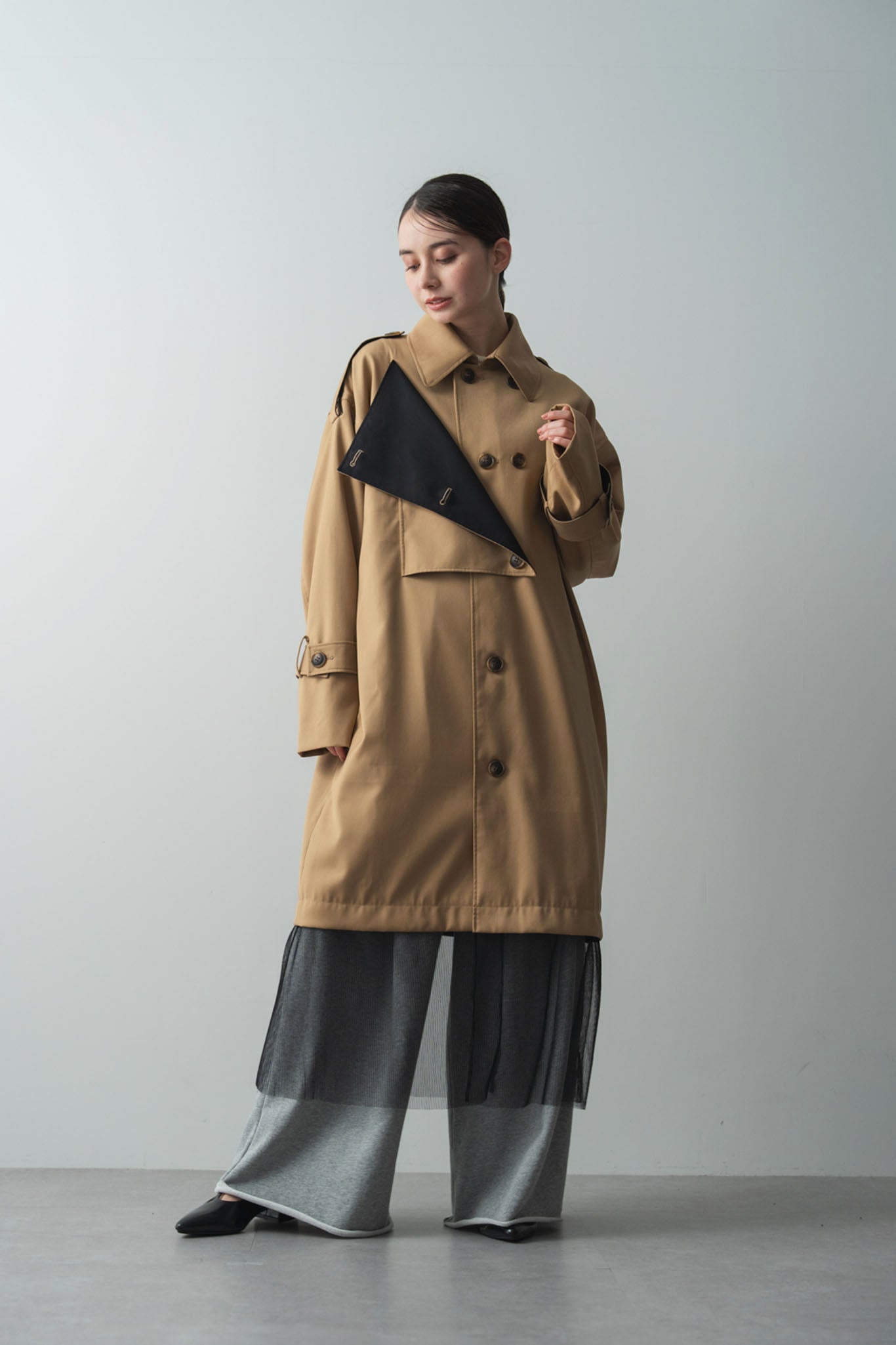 バイカラートレンチコート