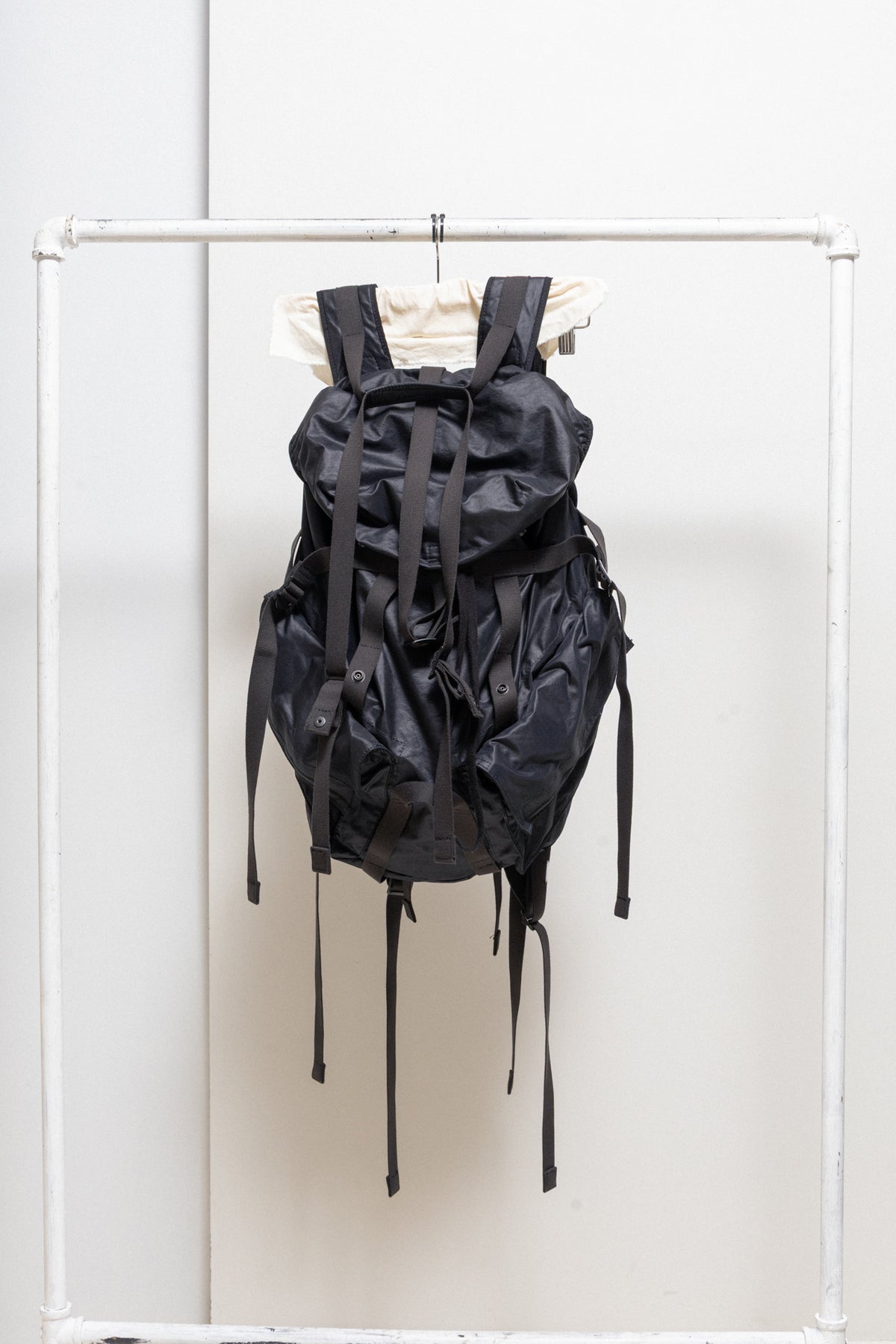 JULIUS 7 - Multipocket cargo bagpack with adjustable straps – L'OBSCUR