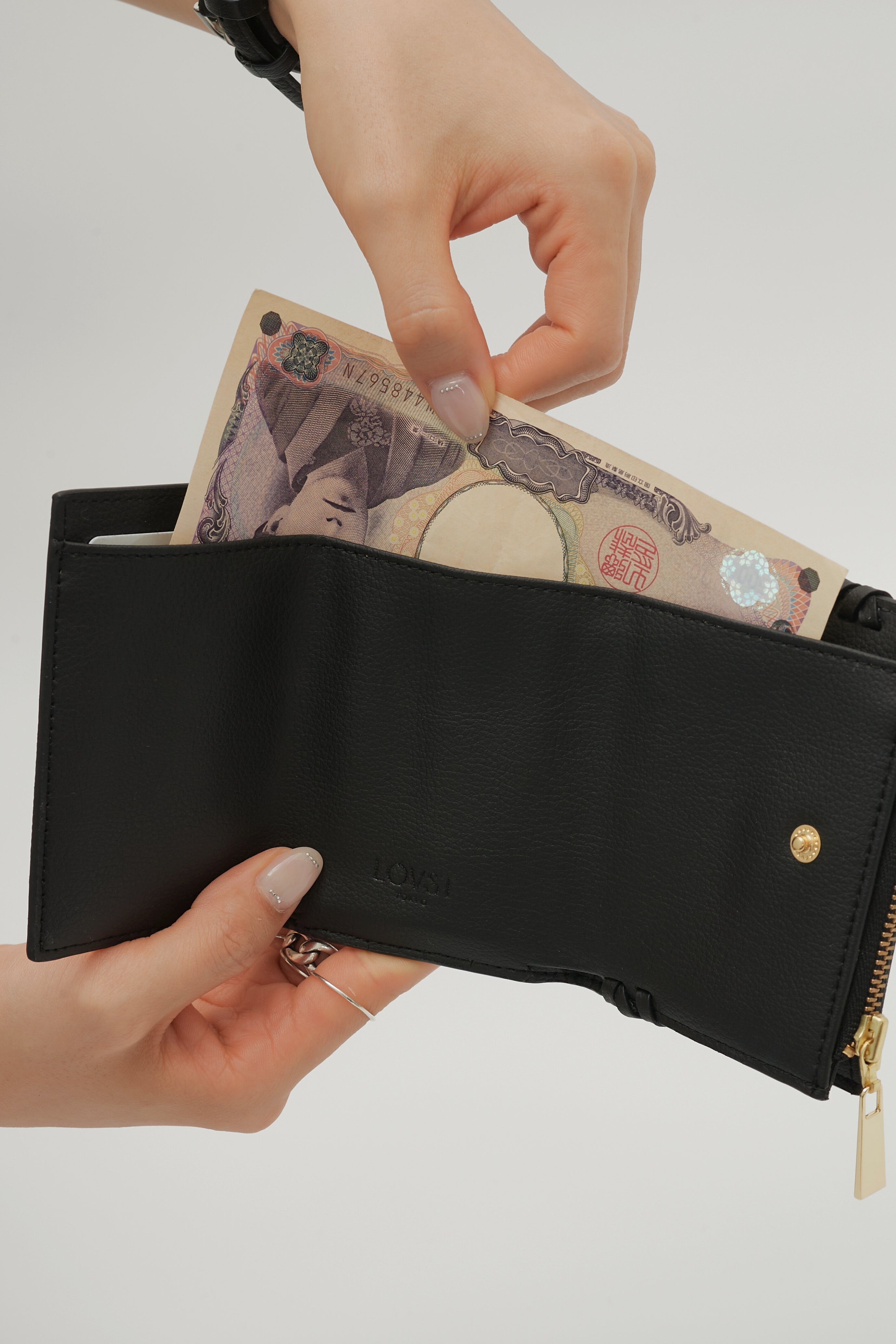 グレープレザー製コンパクトウォレット 「Grape Vine Wallet」 | LOVST