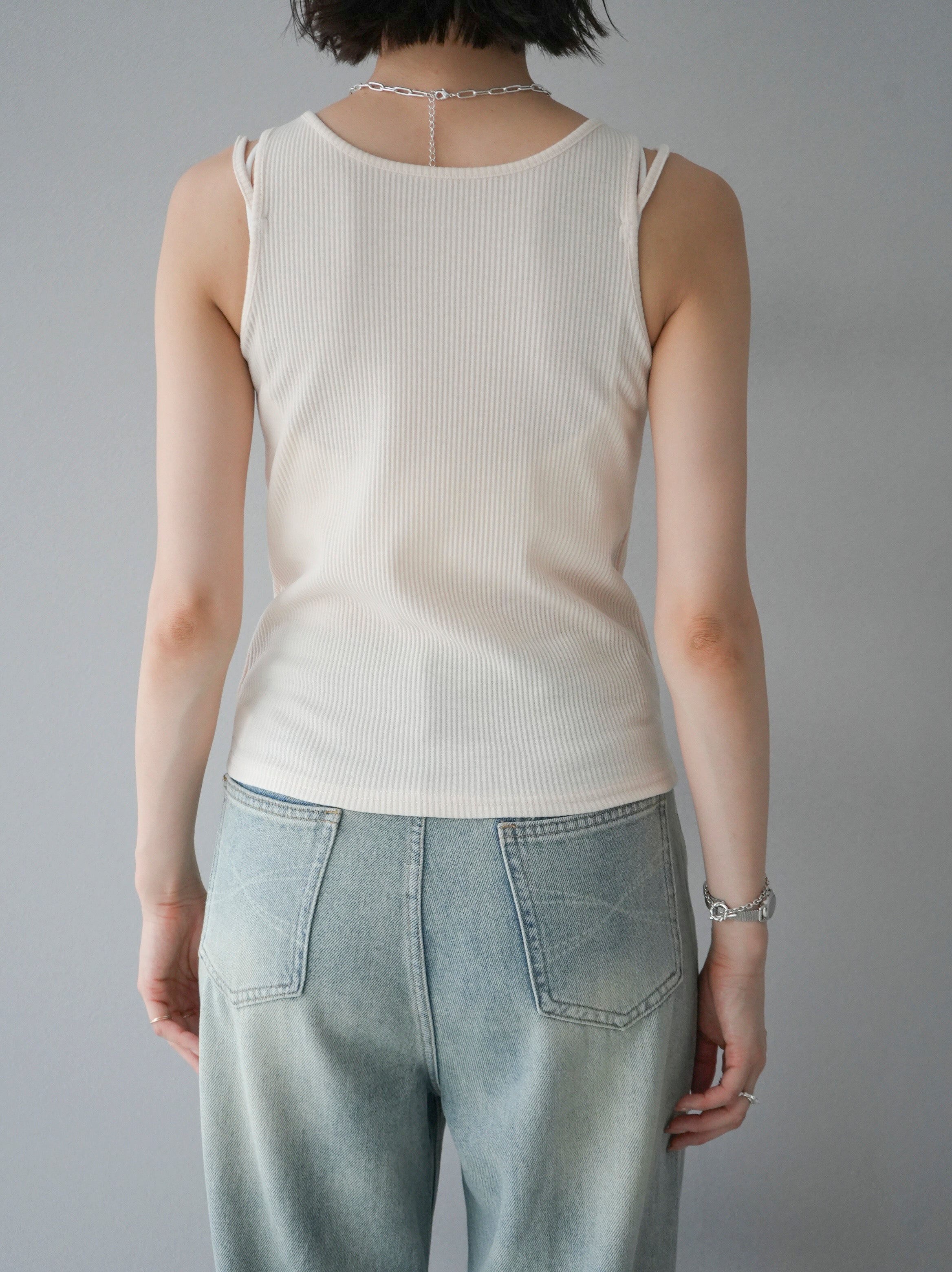 予約]ロゴタンクトップ/アイボリー – Lumier