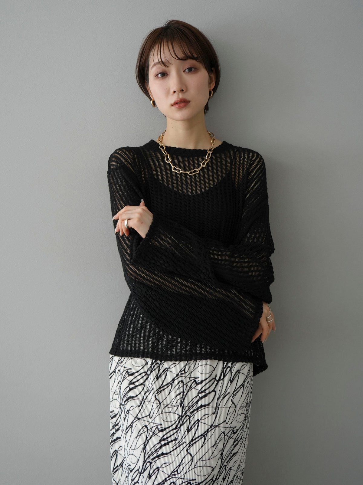 予約]メッシュニットトップス/ブラック – Lumier