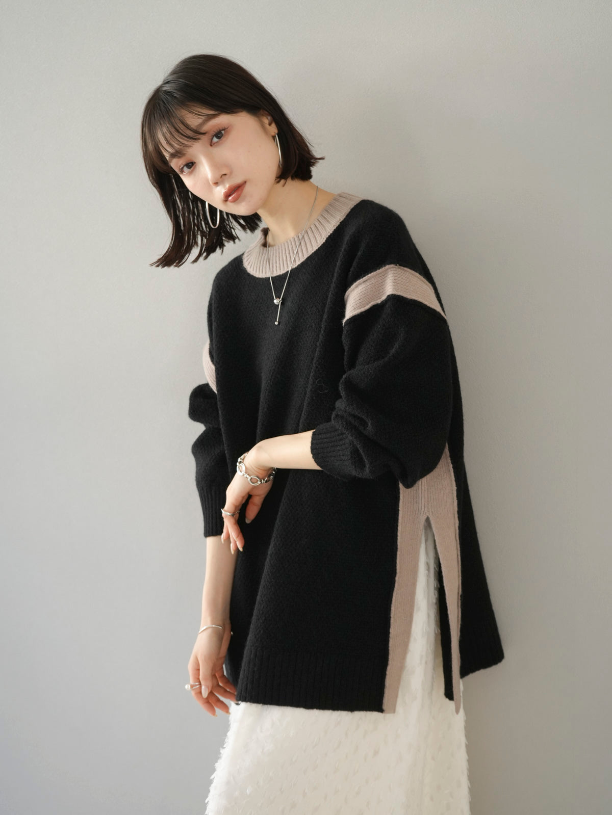 予約]サイドスリットバイカラーオーバーニット/ブラック – Lumier