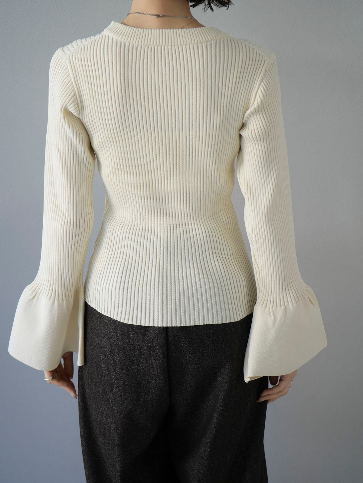 予約]フレアスリーブポリエステルリブニットトップス/アイボリー – Lumier