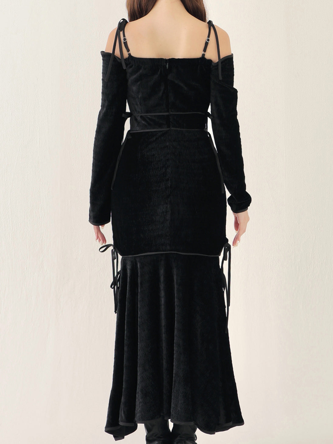 SALE】Side ribbon cutout onepiece(eme10783) – M me eme