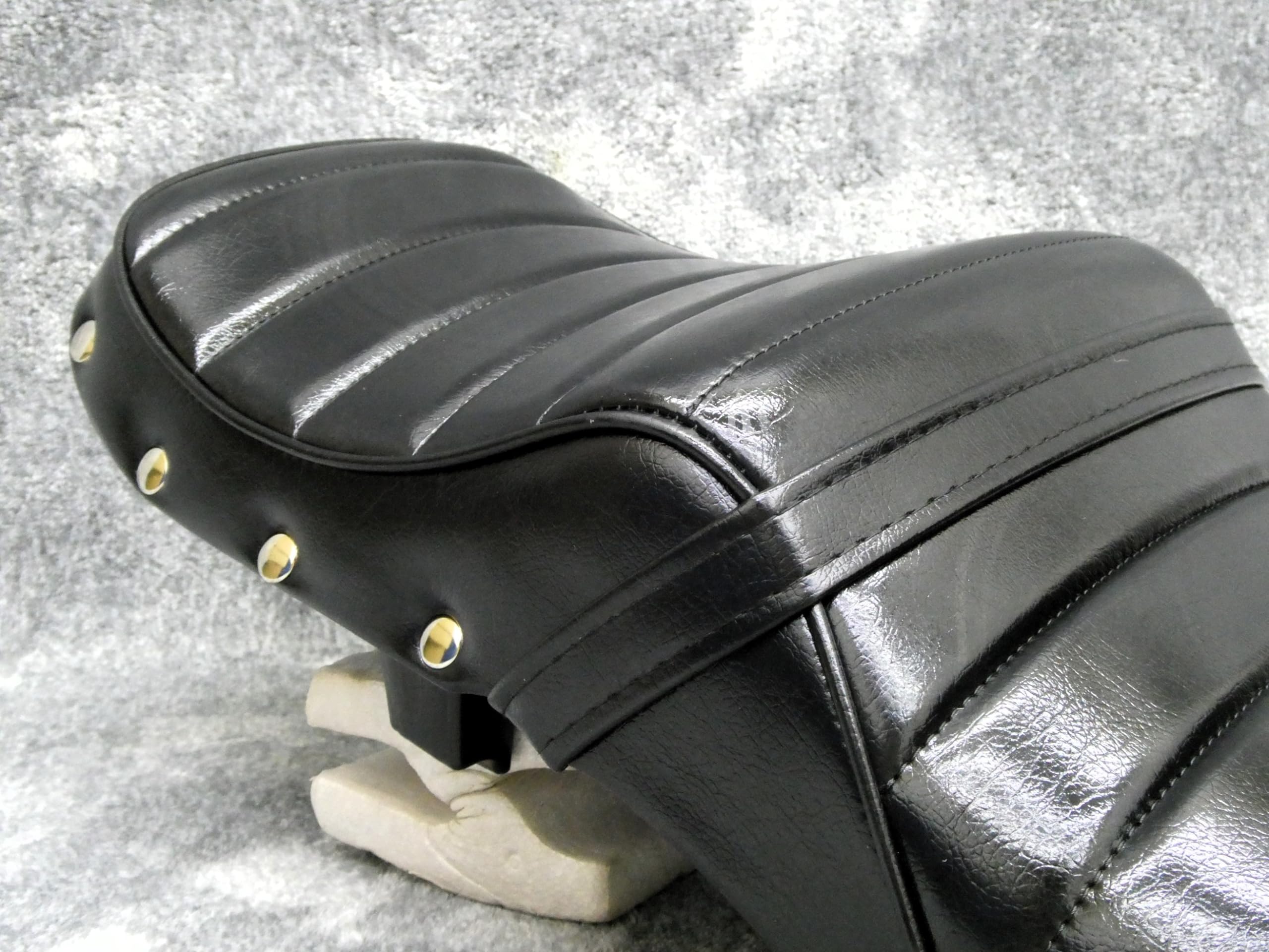 Amazon | NC31 鋲打ち 黒皮 タックロールシート/ブラック CB400SF