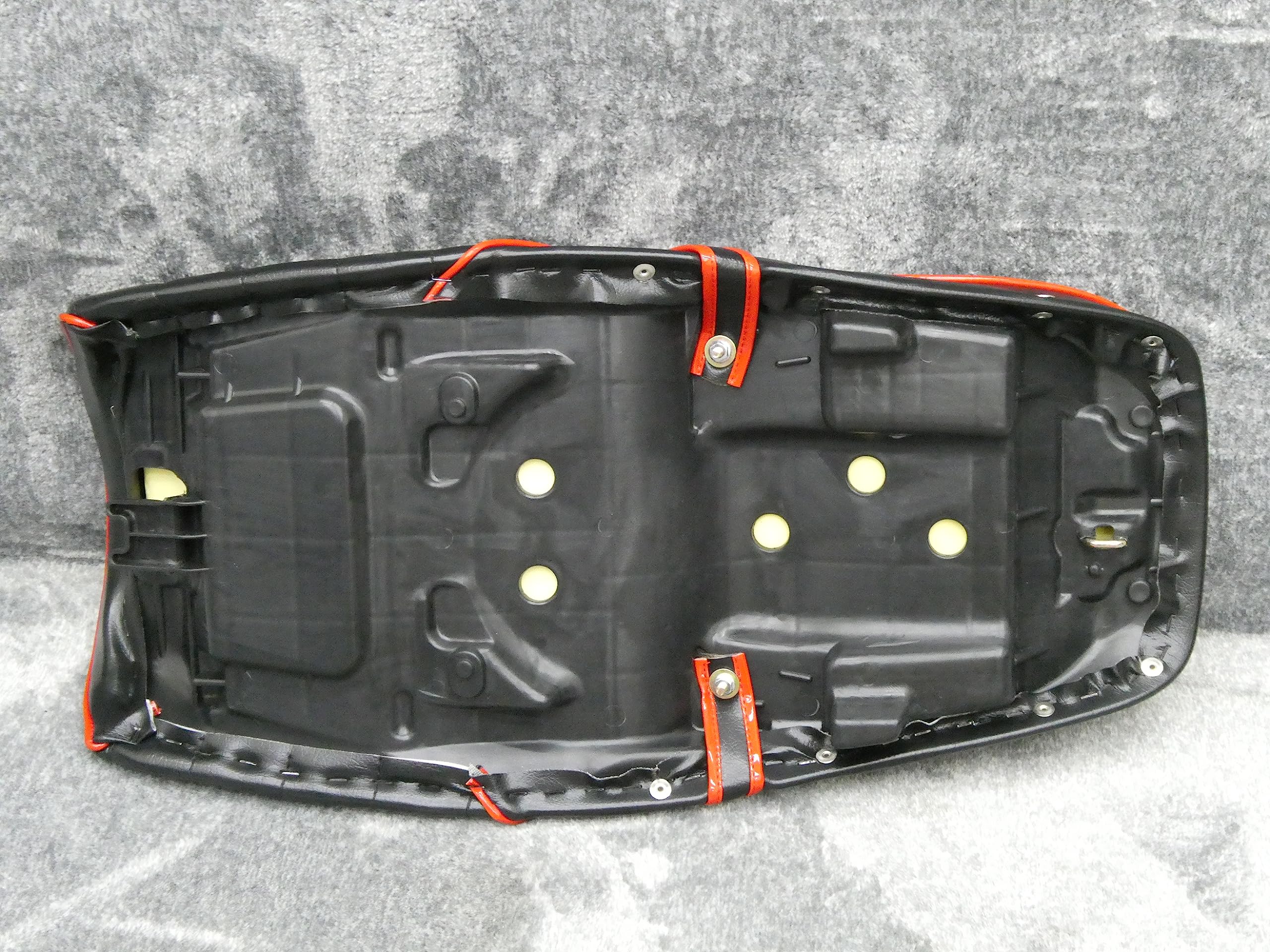 Amazon | NC39 NC42 (黒赤皮鋲打ちタックロールシート)/ NC39