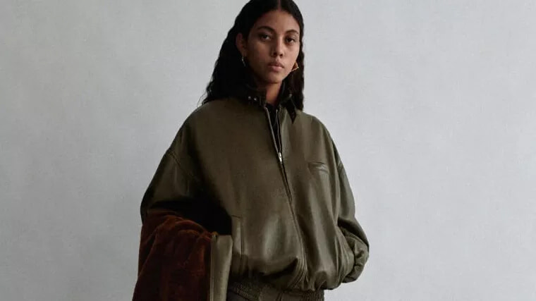 フィービー・ファイロ待望のファースト・コレクション、販売開始1日で