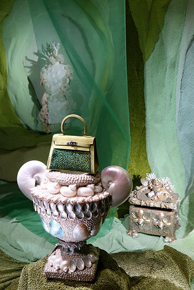 エルメス劇場の魔術師、レイラのディスプレイに再会する。｜Paris