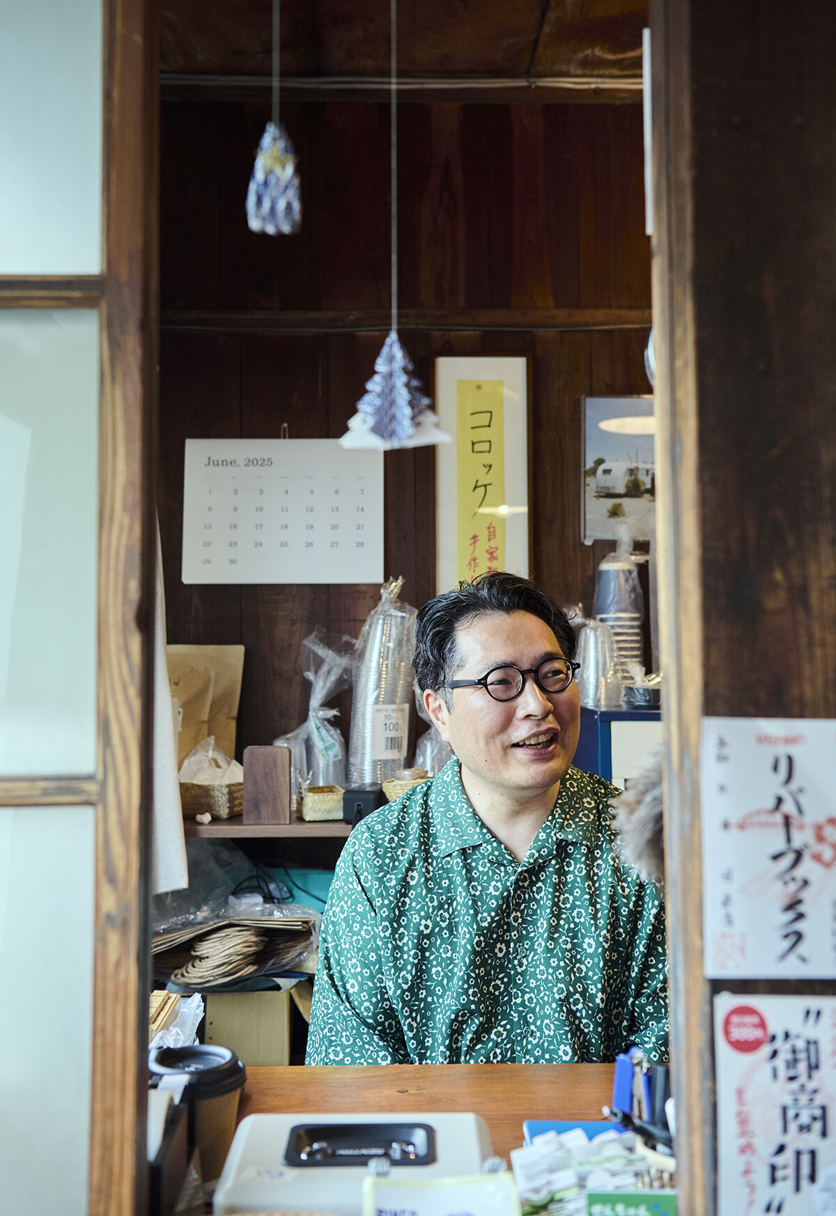 沼津散策で立ち寄りたい、築70年超の建物をDIYした書店で本とクラフト