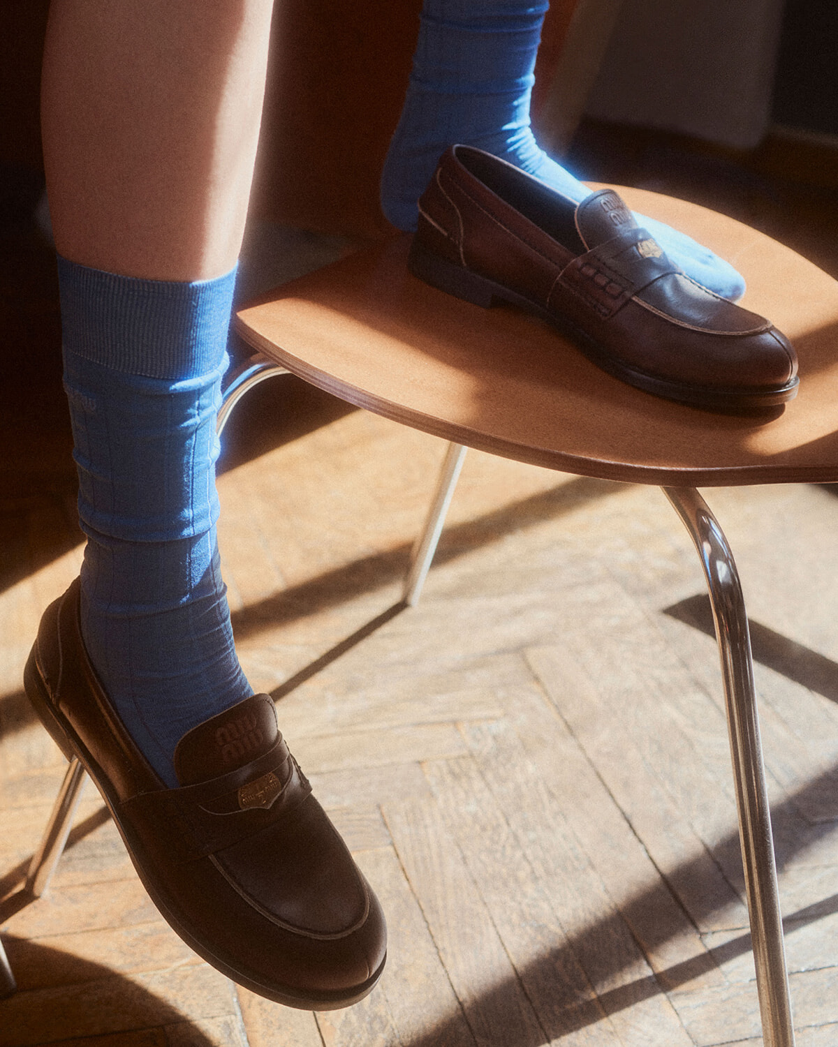 ミュウミュウ】秋のイチオシは、カレッジ クラシックを完成させる