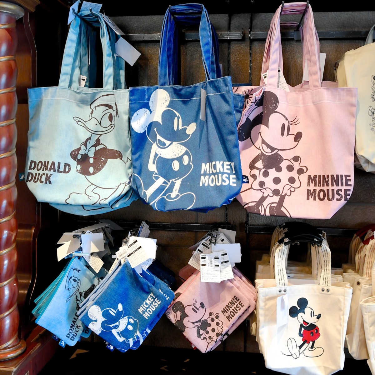 かすれプリントがおしゃれ！東京ディズニーランド「ミッキー＆フレンズ