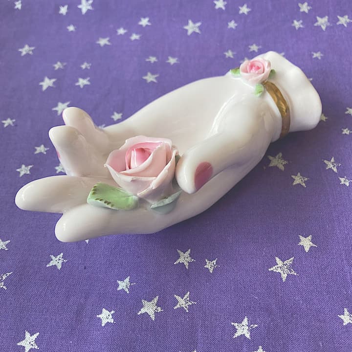 083Leftonバラを持つ淡いピンクの手のポーセリンハンドトレイ