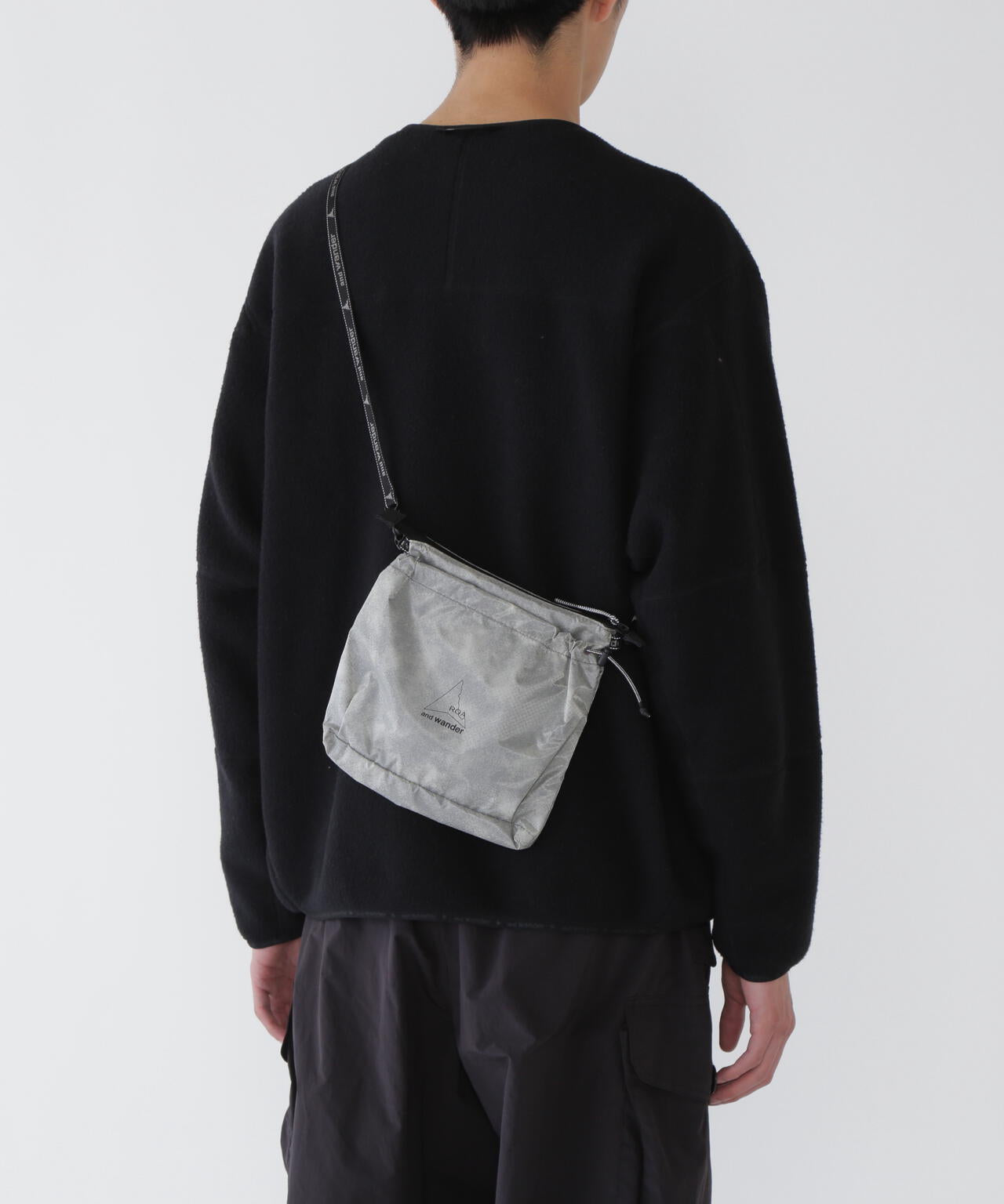 ROA x and wander sil printed sacoche | and wander（アンドワンダー