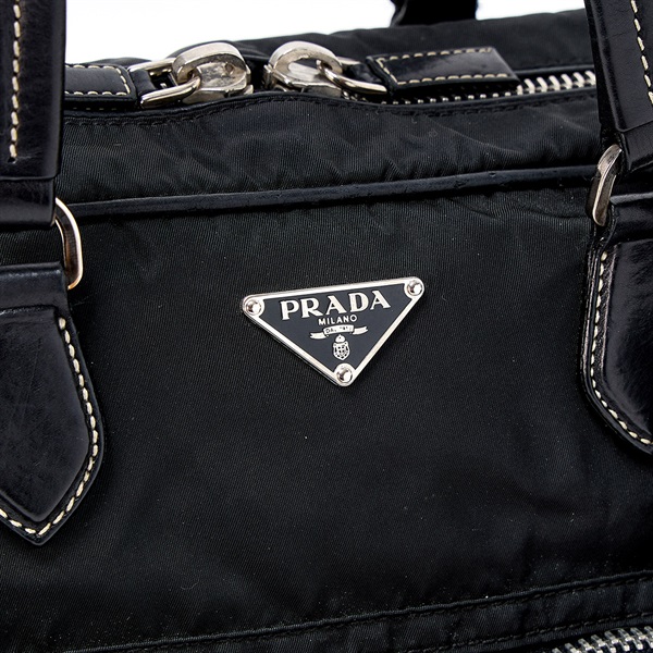 PRADA トライアングル ショルダーバッグ ブラック シルバー ポコノ