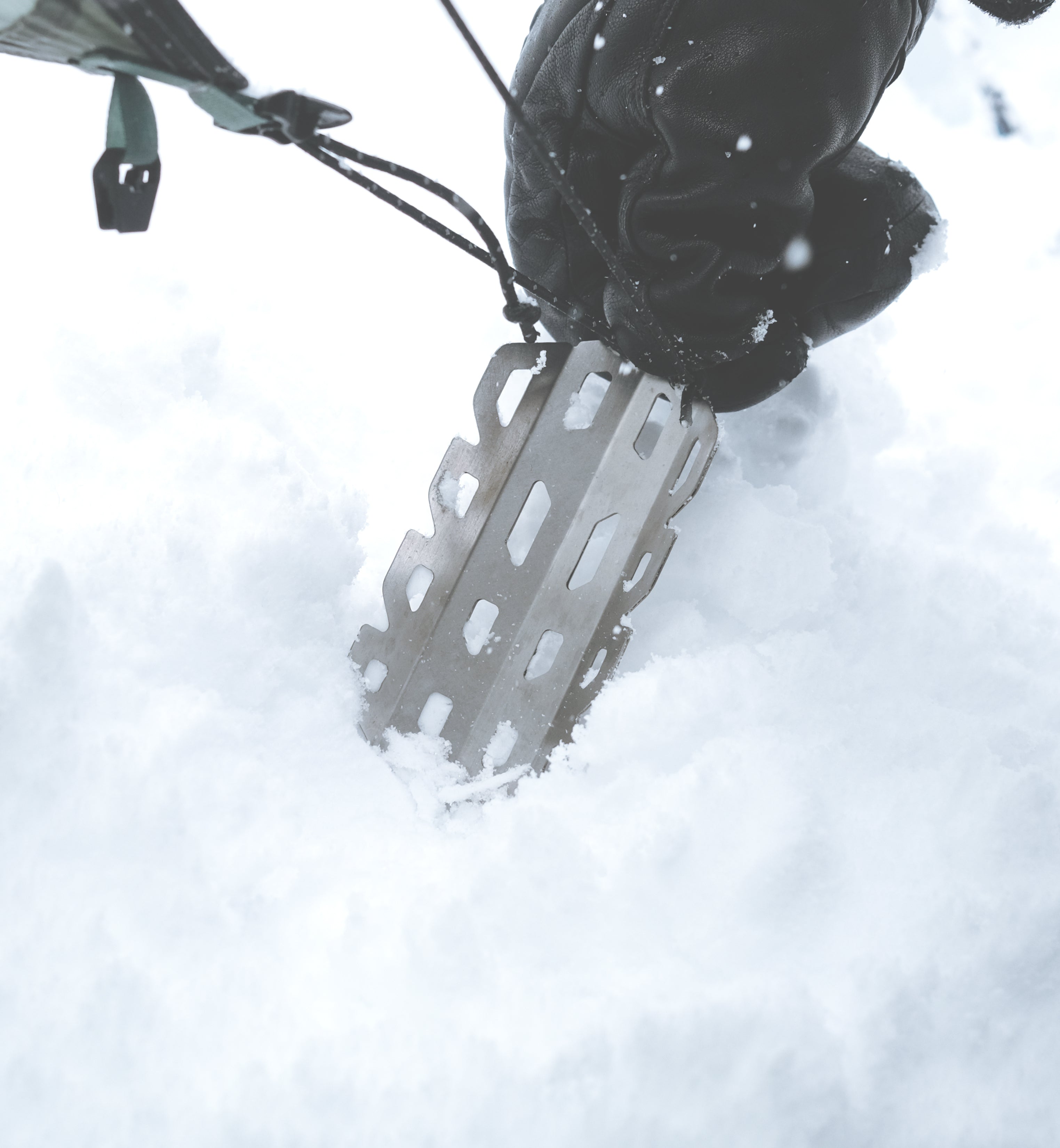 SULUK 46 / Olik Titanium Snow Stakes