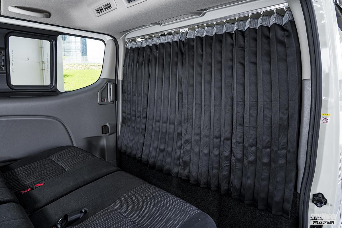 キャラバン専用カーテンは、独自設計のマウントでまるで純正！ | Motor