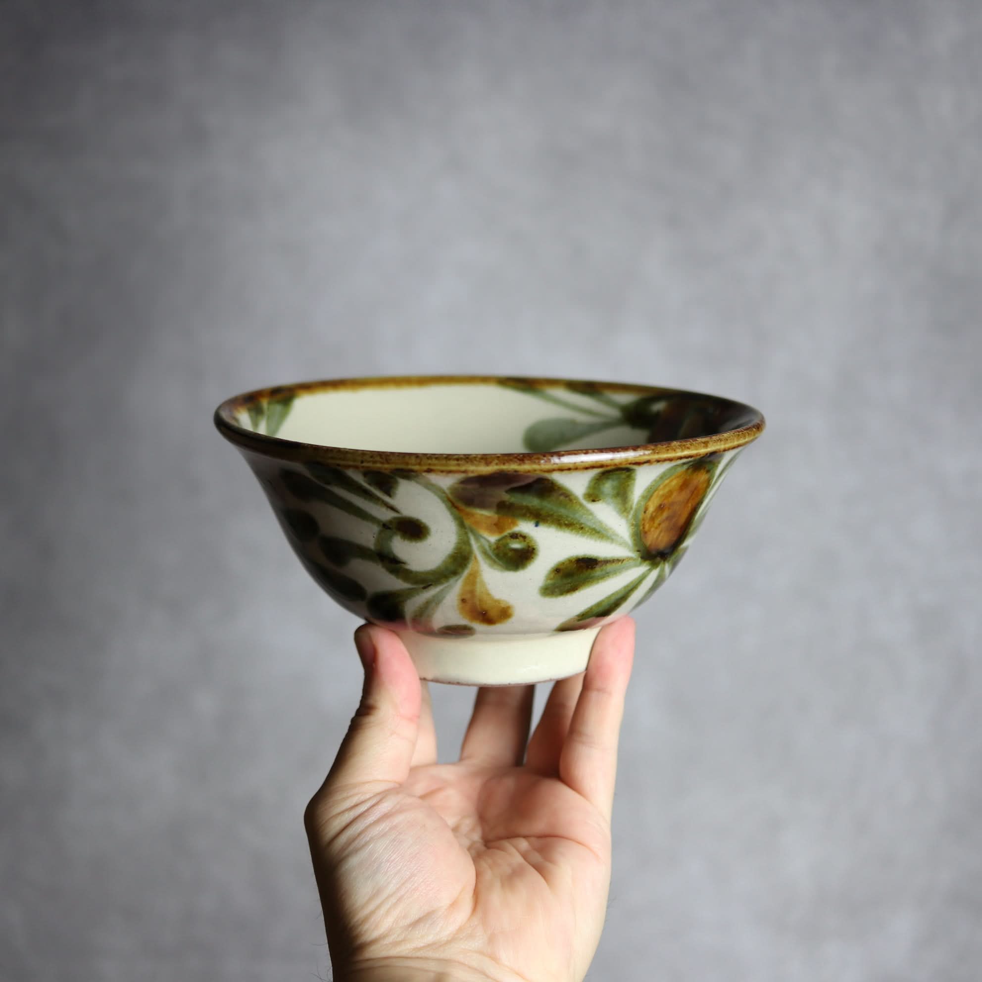 5寸マカイ 黒呉須唐草 やちむん 陶器 陶眞窯｜陶眞窯｜やちむん 陶器