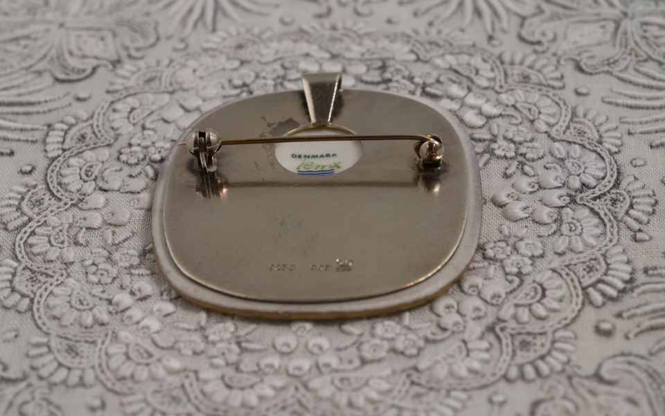 ロイヤルコペンハーゲン 陶板のブローチ （ROYAL COPEN HAGEN） | My