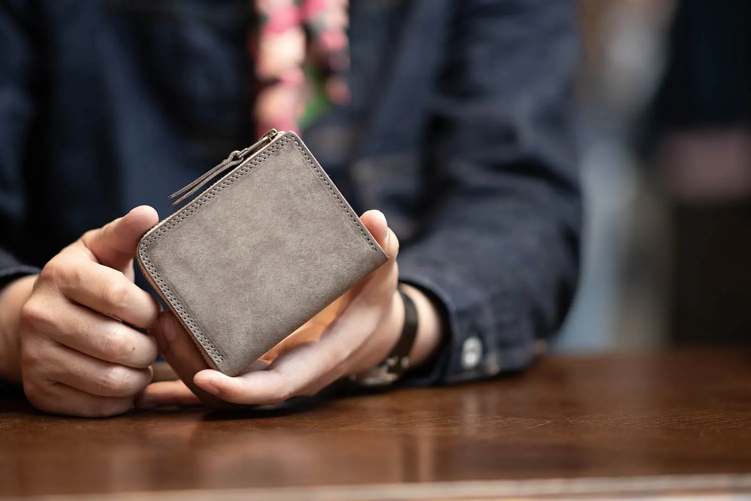 象革】MOTO FW4 エレファント コンパクトジップウォレット (GRAY)