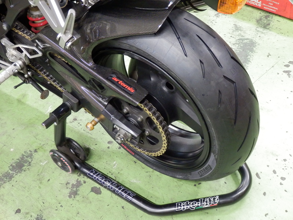 カワサキ ZX-12R『タイヤ交換』ピレリ ロッソコルサ2: バイク用品店