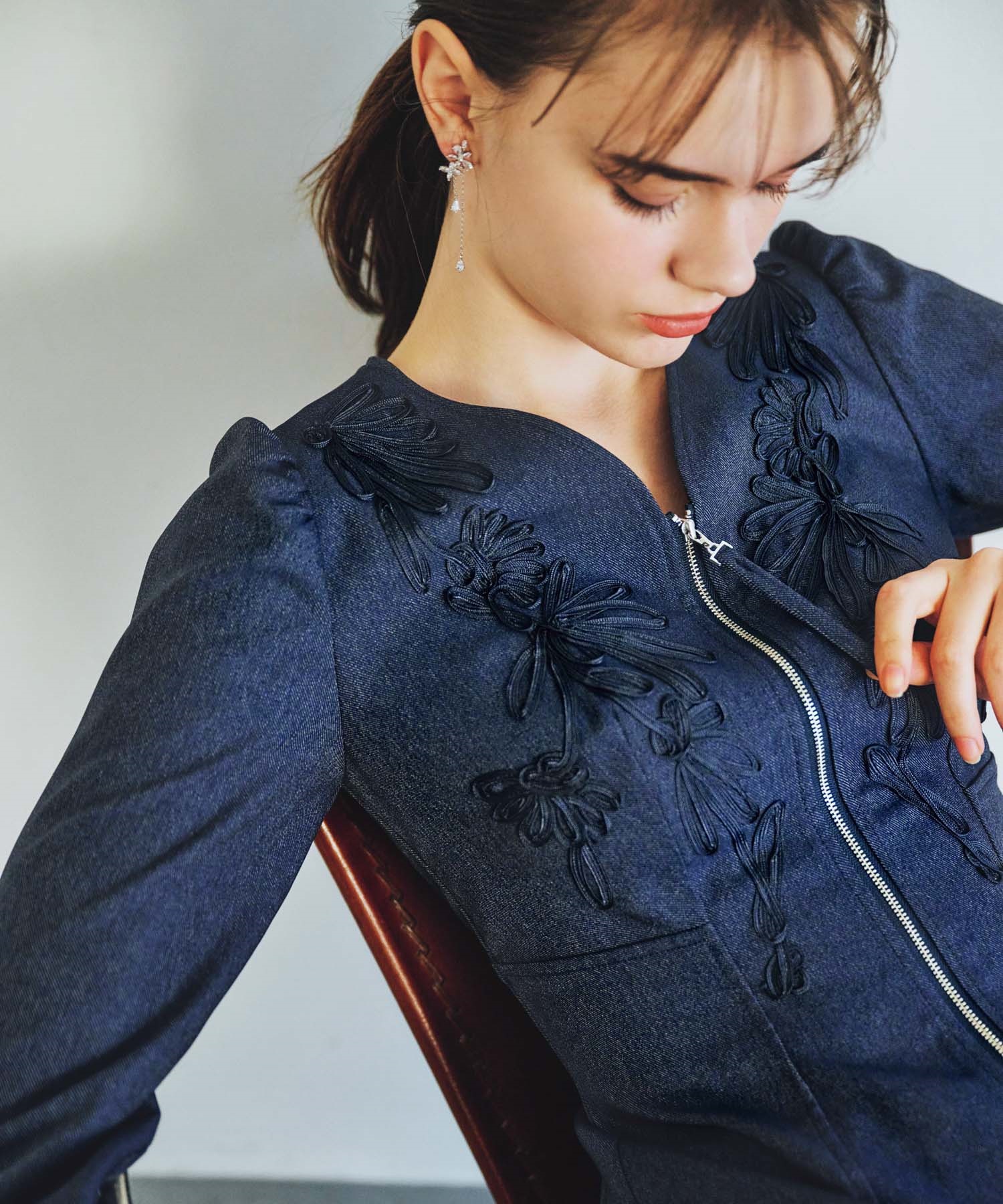 コード刺繍ジップワンピース | ロングワンピース | NOELA OFFICIAL WEB