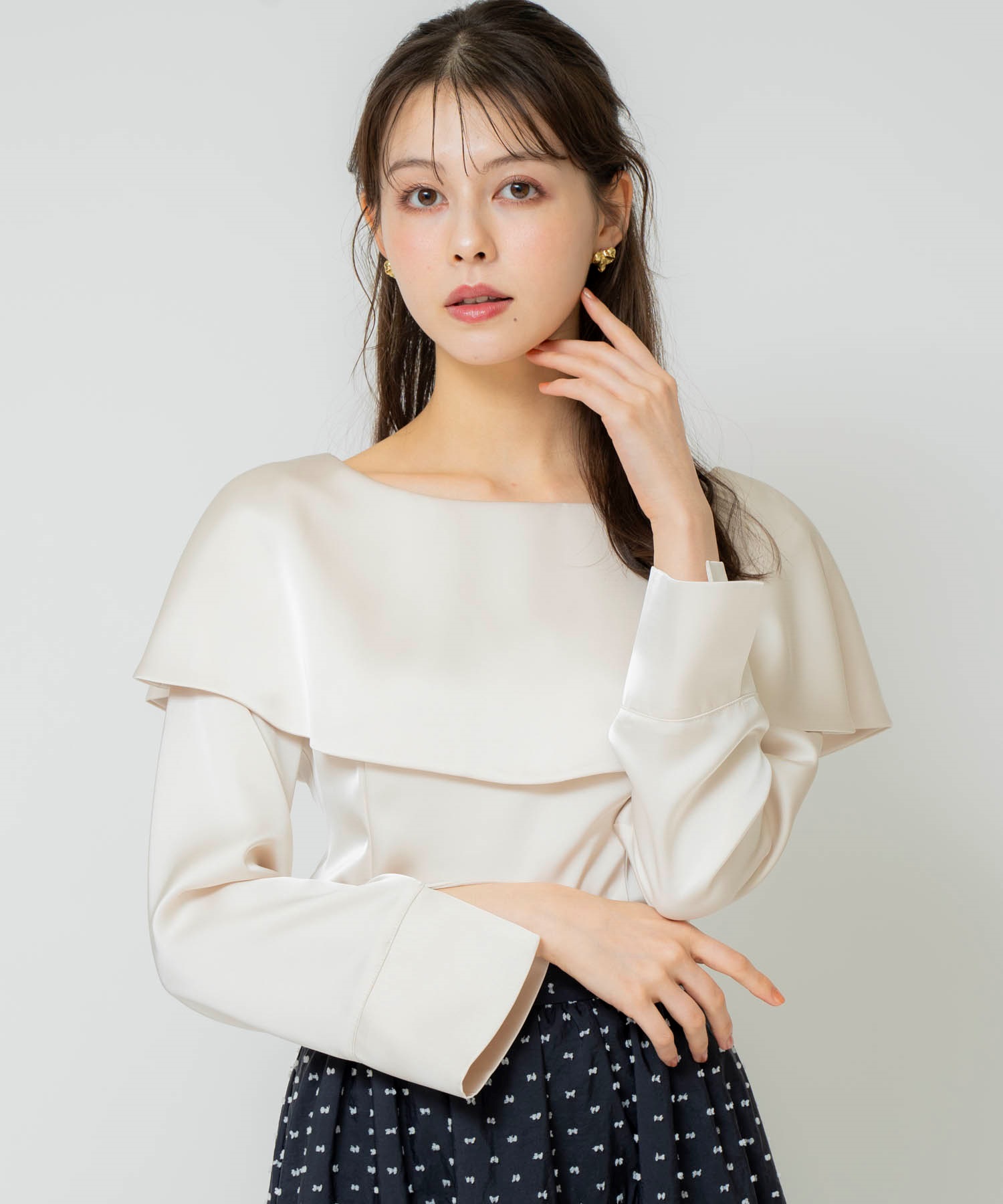 バーサカラーサテンブラウス | シャツ・ブラウス | NOELA OFFICIAL WEB