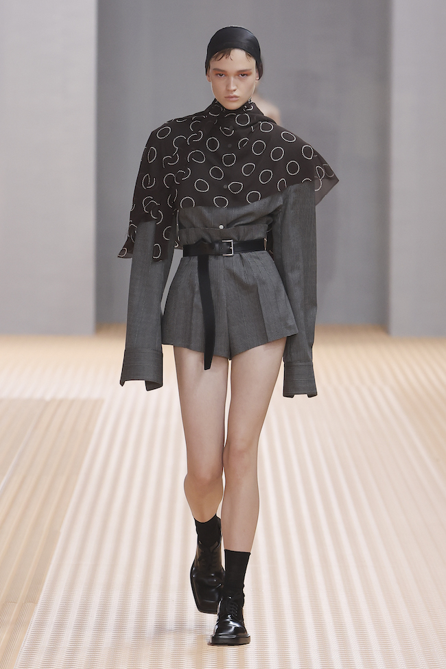 ブランドのルーツと紐付く、優れた手仕事や職人技に光を当てた「Prada