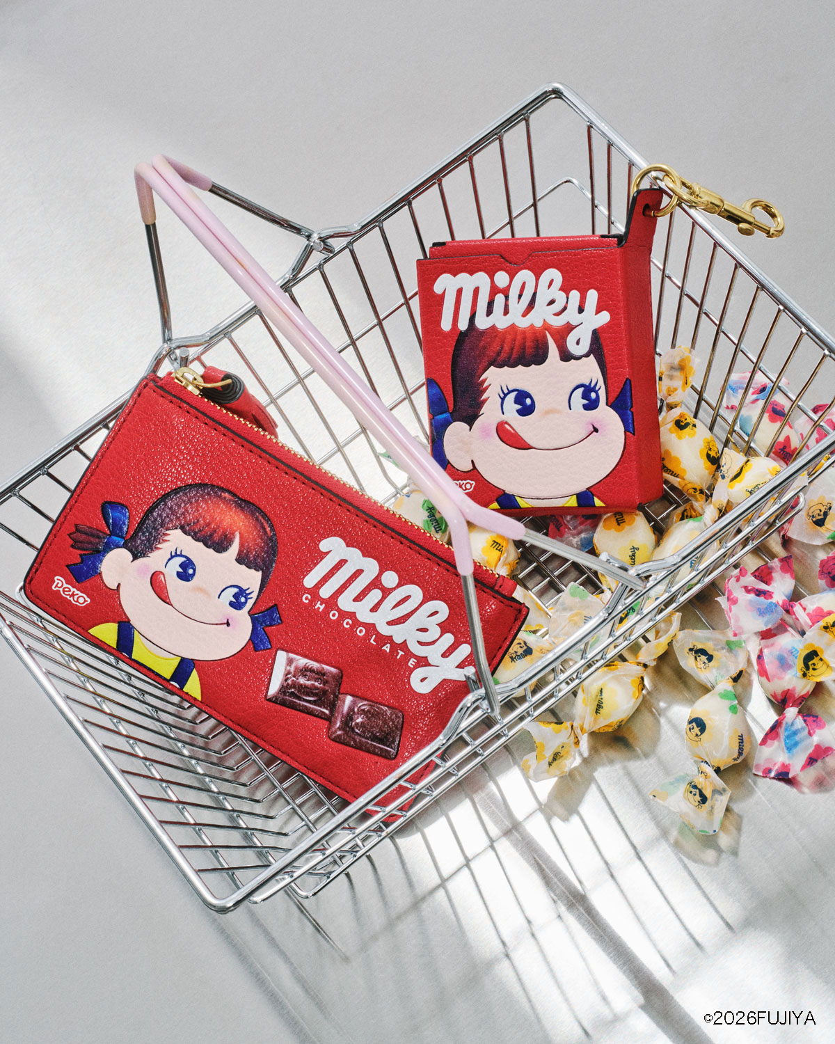 アニヤ・ハインドマーチ」75周年を迎えた「ミルキー」をモチーフにした