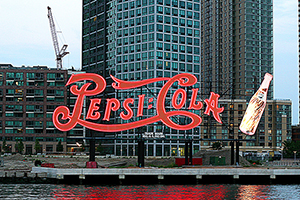 ペプシ・コーラ」のネオンサイン、ランドマークに認定
