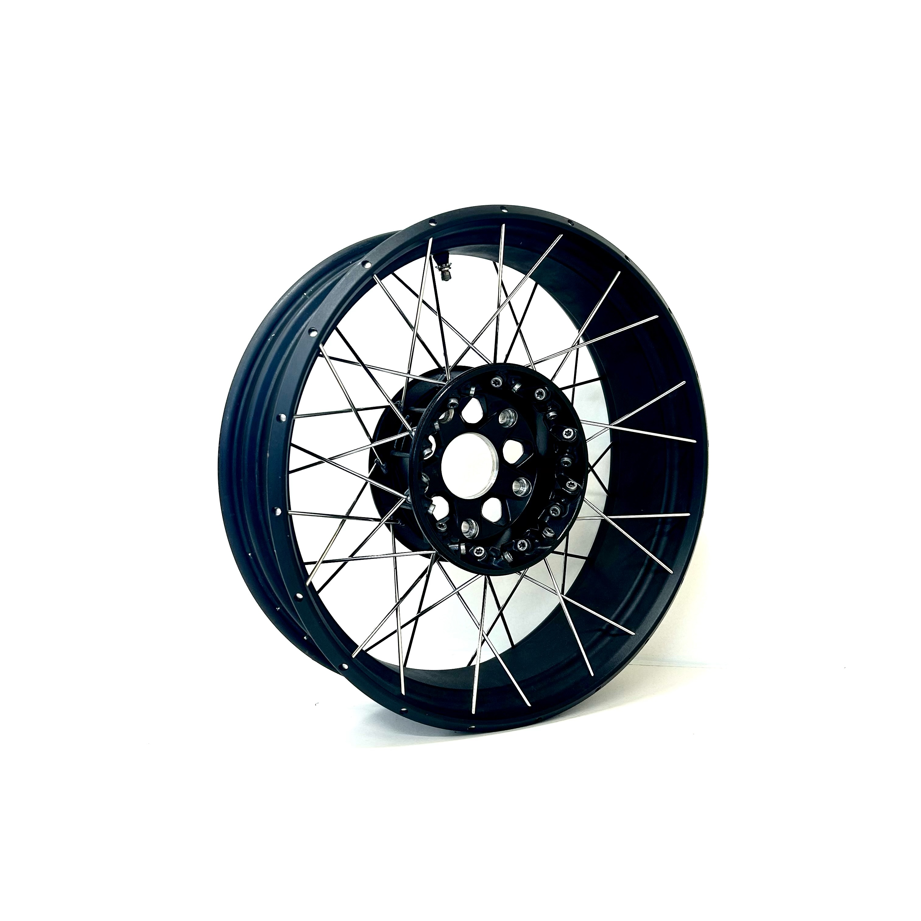 クロススポークタイプのチューブレスホイールの製作｜株式会社オー